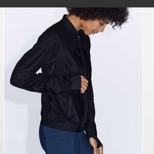 NWT Lululemon Run On Jacket Black windbreaker with mesh inserts Size 4
